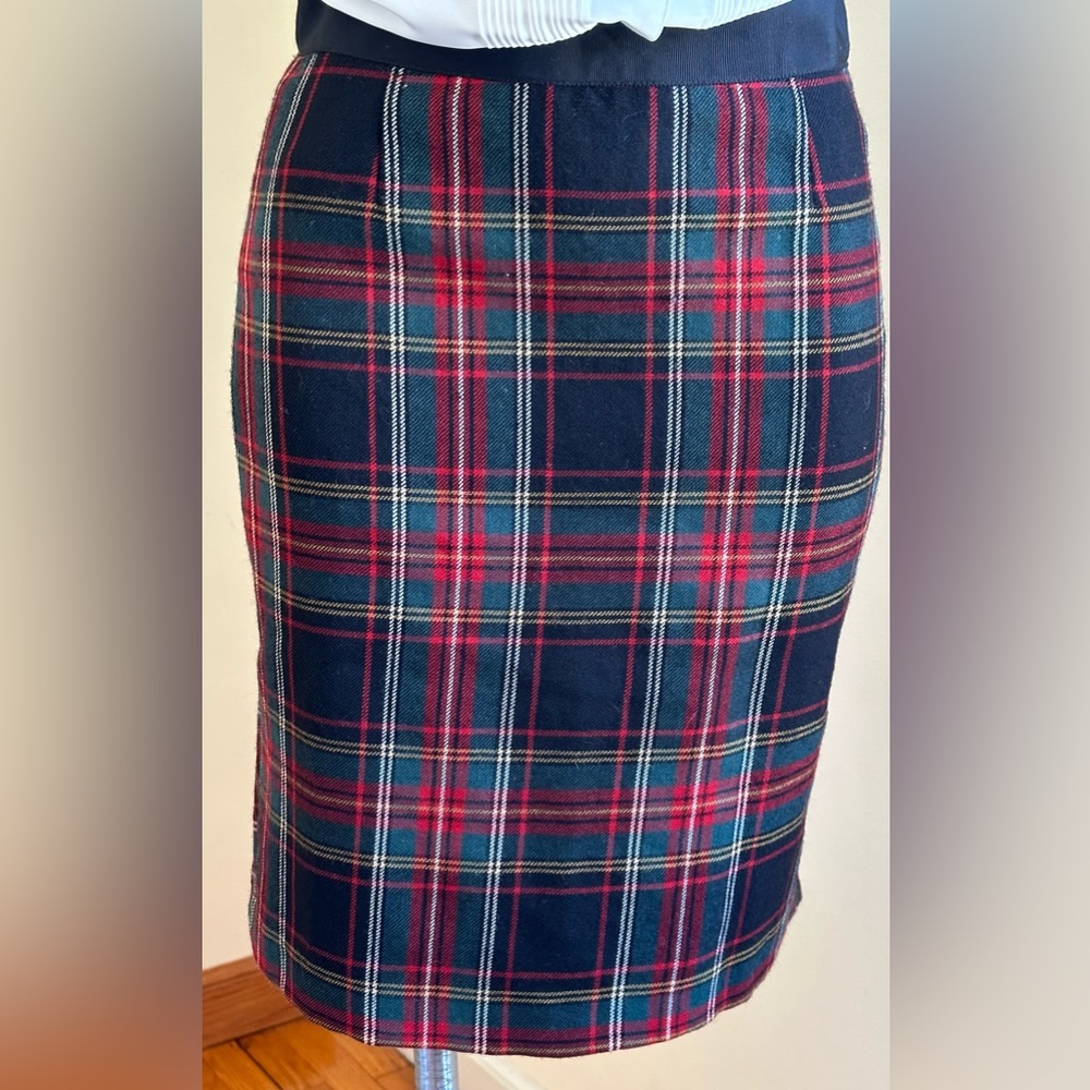 J. Crew Red,Black,Green Plaid Midi Skirt Pleaded Tail Back Elastic waist. Sz 4.